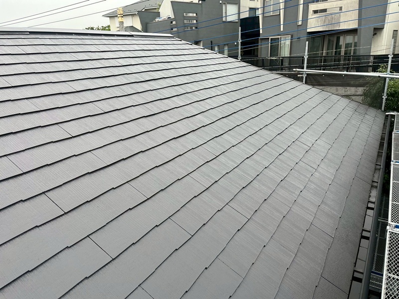 住宅アパートビル塗装工事　屋根上塗り